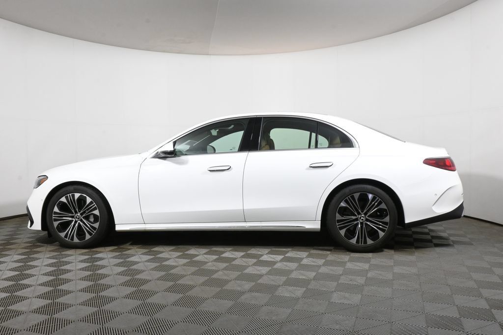 Used 2026 Mercedes-Benz E 350 4MATIC Sedan image 2