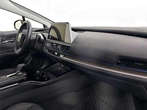 Certified 2025 Toyota Prius XLE FWD image 40