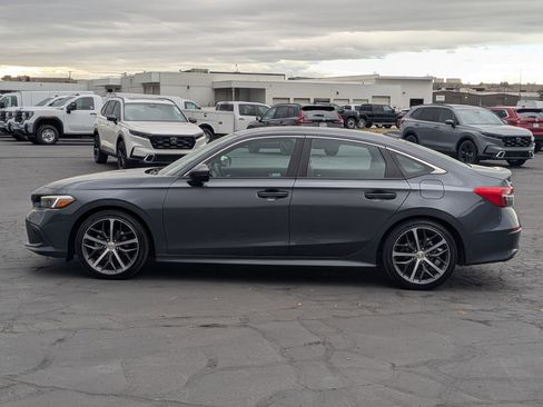 Used 2023 Honda Civic Touring image 9