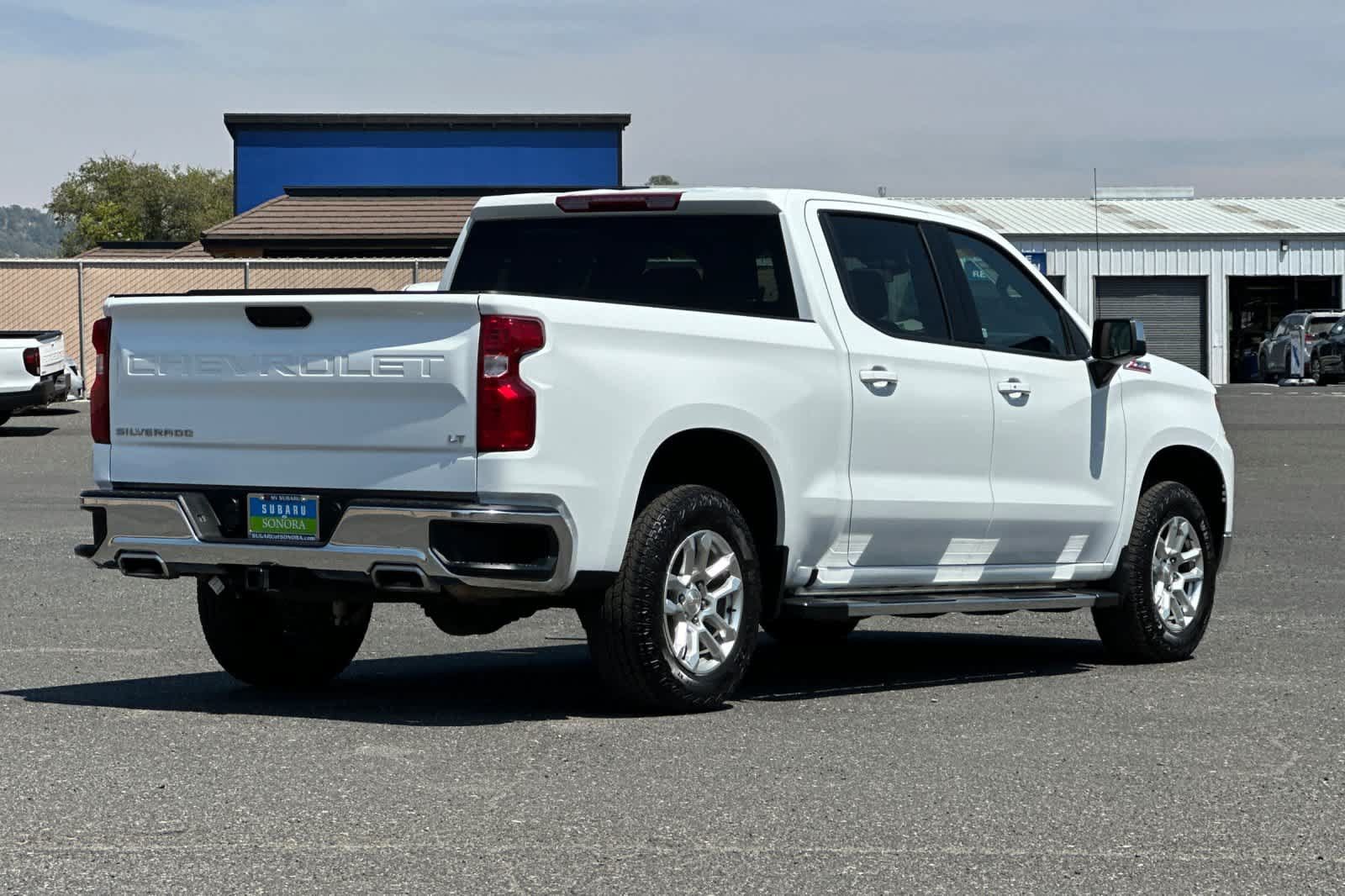 Used 2025 Chevrolet Silverado 1500 LT AWD/4WD image 3
