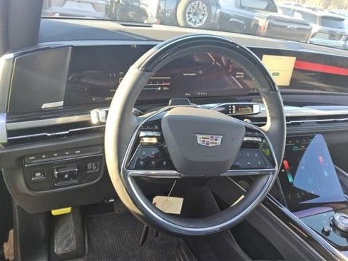 Used 2025 Cadillac Escalade Premium Luxury image 7