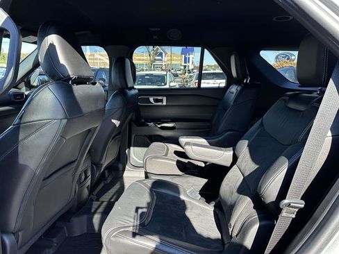 Used 2022 Ford Explorer ST w/ ST Street Pack image 10