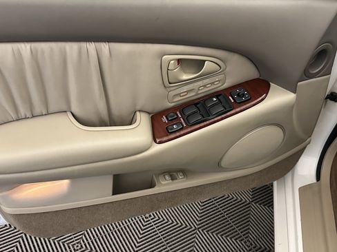 Used 2004 Mitsubishi Diamante LS image 29