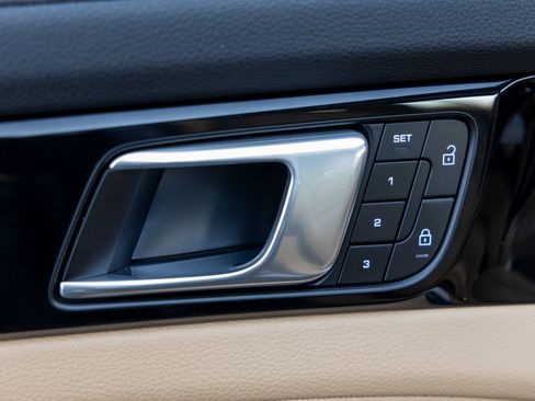 Certified 2022 Porsche Panamera image 22