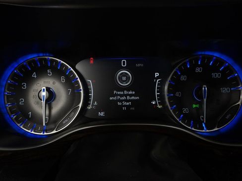 New 2023 Chrysler Pacifica Limited w/ Uconnect Theater Family Group image 23