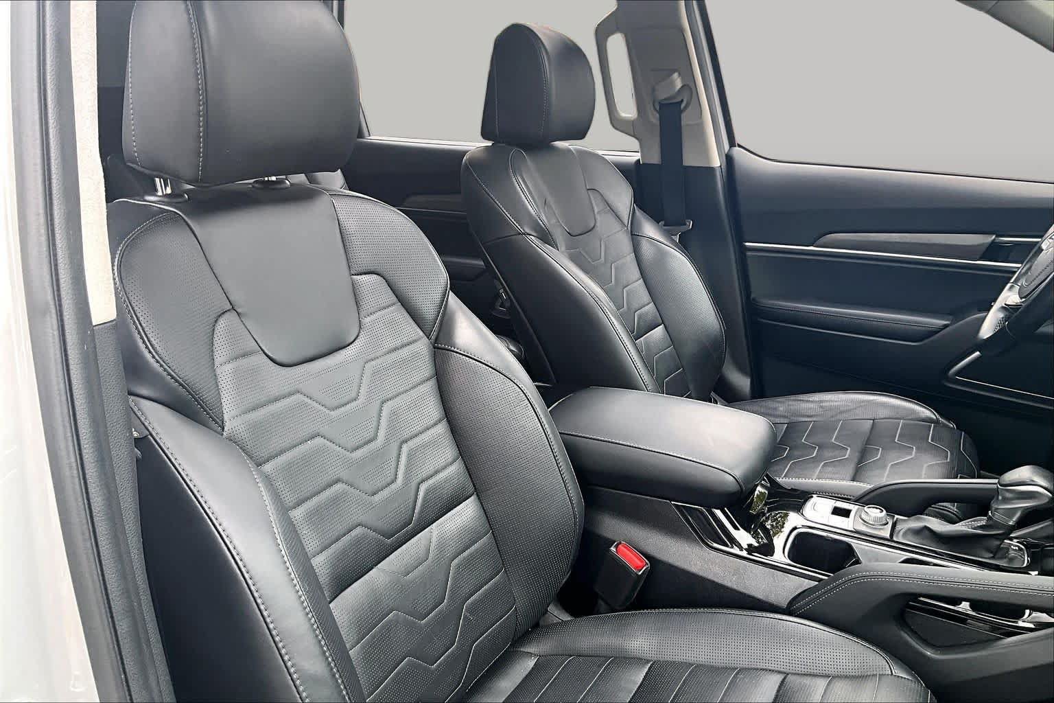 Used 2022 Kia Telluride SX w/ SX Prestige Package AWD/4WD image 9