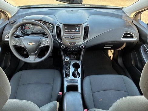Used 2017 Chevrolet Cruze LT w/ Convenience Package FWD image 9