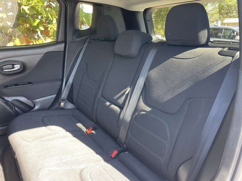 Used 2021 Jeep Renegade Latitude w/ Convenience Group AWD/4WD image 10