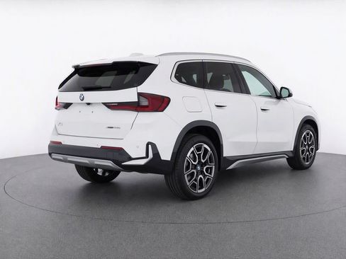Used 2025 BMW X1 xDrive28i w/ Technology Package AWD/4WD image 3