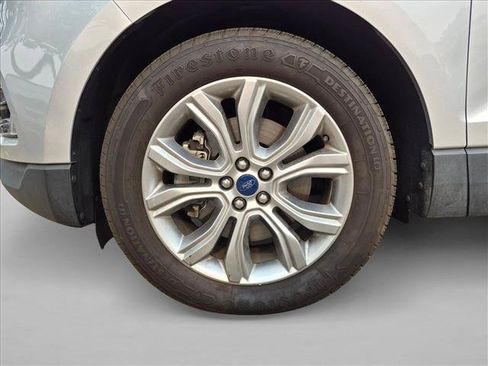 Used 2019 Ford Edge Titanium w/ Cold Weather Package AWD/4WD image 17