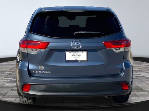 Used 2019 Toyota Highlander LE image 6