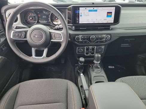 New 2025 Jeep Wrangler Unlimited Sahara AWD/4WD image 4