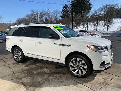 Used 2022 Lincoln Navigator 4WD image 8