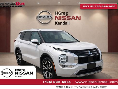 Used 2025 Mitsubishi Outlander AWD image 1