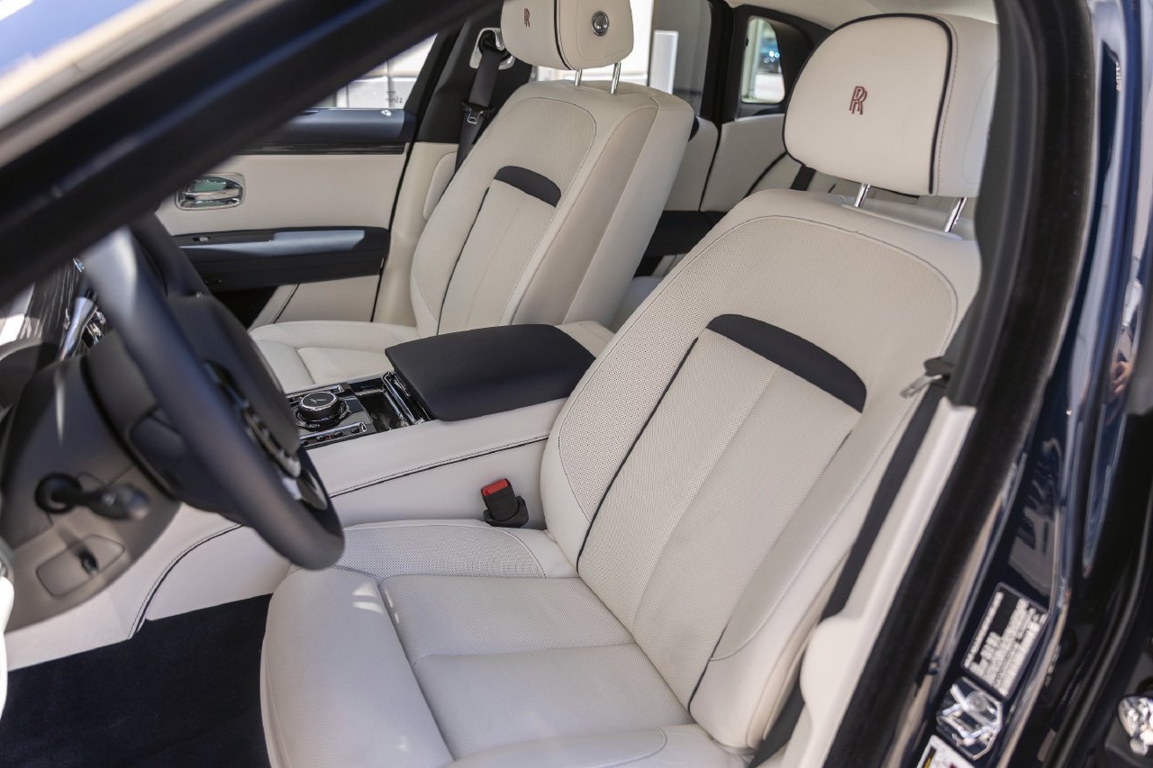 Certified 2025 Rolls-Royce Ghost AWD/4WD image 22