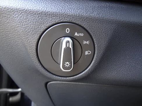 Used 2024 Volkswagen Jetta SE image 18