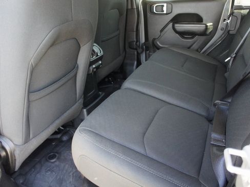 Used 2023 Jeep Wrangler Unlimited image 37