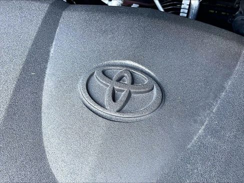 Used 2023 Toyota Sienna XLE FWD image 32