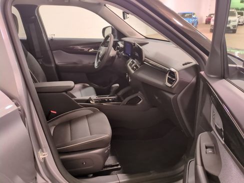 Used 2025 Chevrolet TrailBlazer LS w/ LS Convenience Package image 10