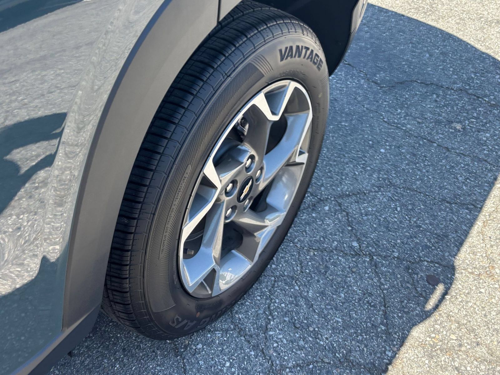 Used 2025 Chevrolet Trax LT w/ LT Convenience Package FWD image 30