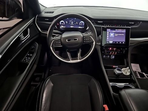 Used 2023 Jeep Grand Cherokee L Altitude image 12