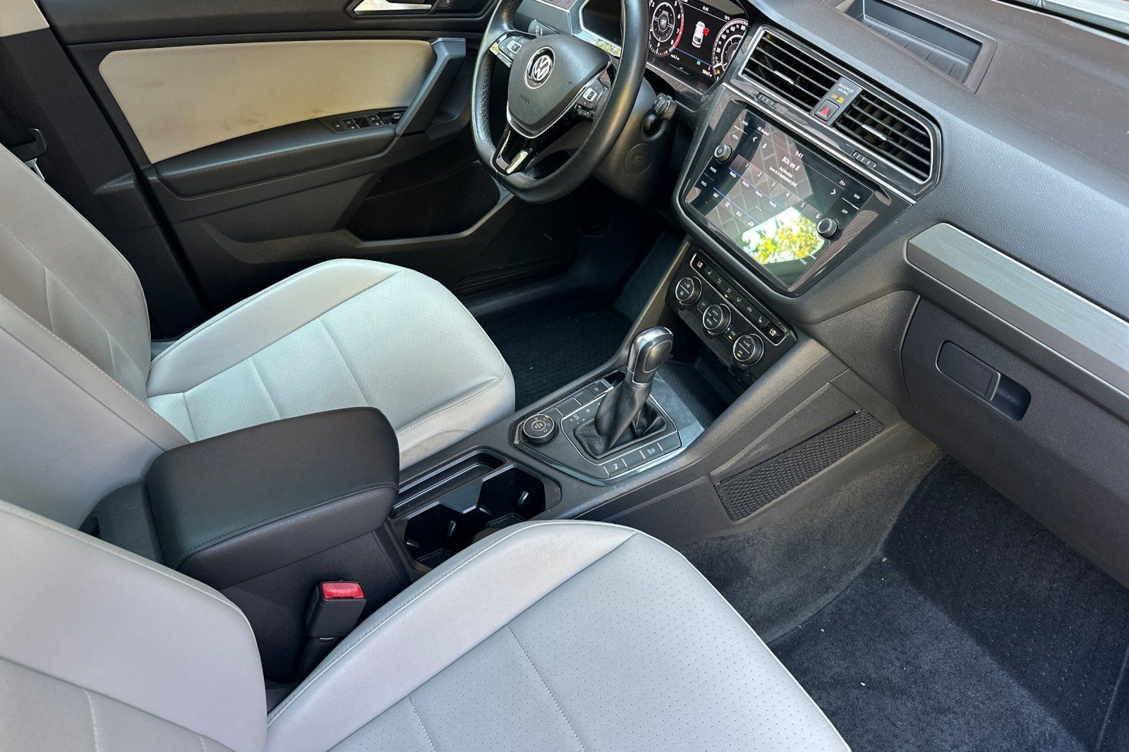 Used 2019 Volkswagen Tiguan SEL w/ 3rd Row Seat Package AWD/4WD image 22