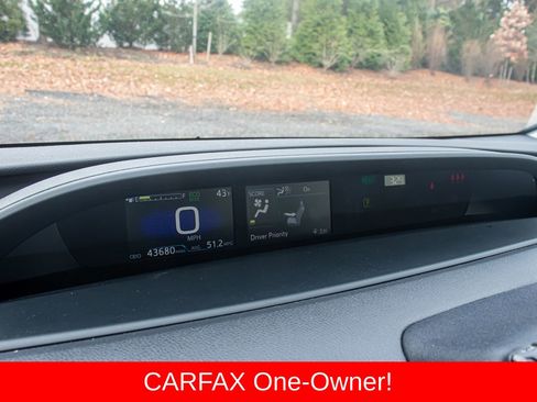 Used 2022 Toyota Prius L Eco image 20