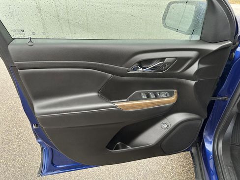 Used 2023 GMC Acadia SLE w/ Driver Convenience Package image 18