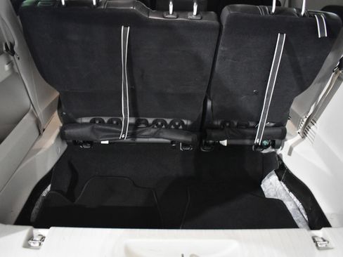 Used 2023 Chrysler Pacifica Touring-L FWD image 32
