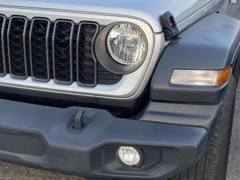 Used 2024 Jeep Wrangler Unlimited Sport AWD/4WD image 5