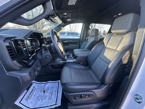 Used 2023 Chevrolet Silverado 1500 ZR2 w/ Technology Package AWD/4WD image 11