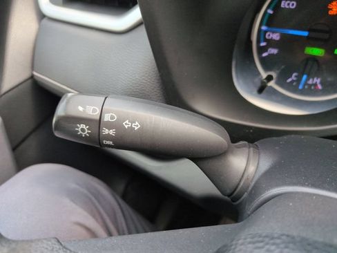 Used 2019 Toyota RAV4 LE w/ Carpet Mat Package AWD/4WD image 33