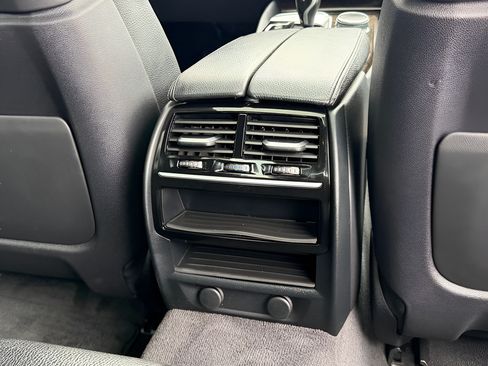 Used 2018 BMW 530e RWD image 28