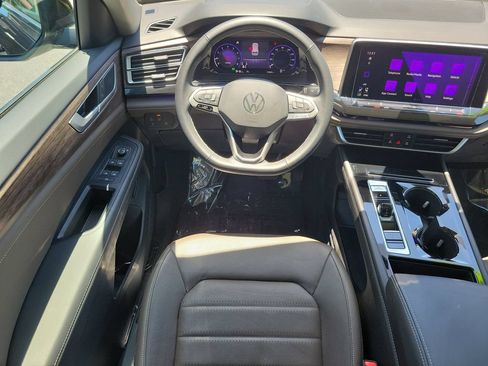 Used 2025 Volkswagen Atlas SEL AWD/4WD image 15