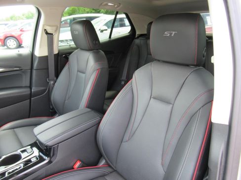 Used 2023 Buick Envision Essence w/ Sport Touring Package FWD image 17