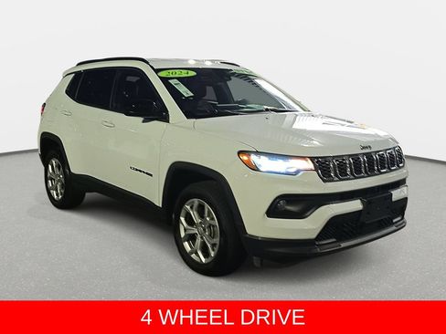 Used 2024 Jeep Compass Latitude AWD/4WD image 3