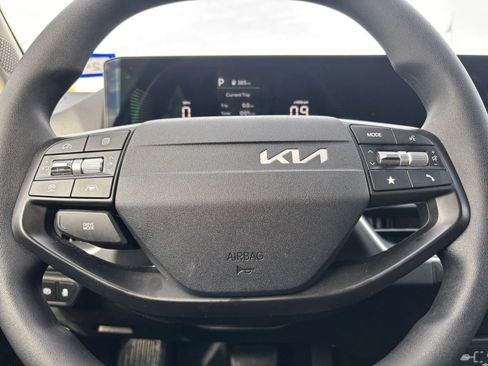 Used 2025 Kia K4 LXS image 27