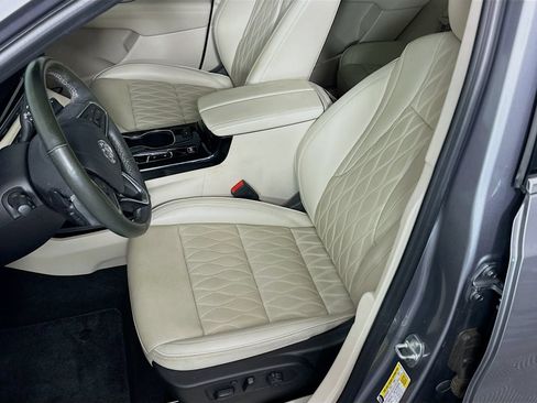 Used 2022 Buick Envision Avenir w/ Technology Package II FWD image 20
