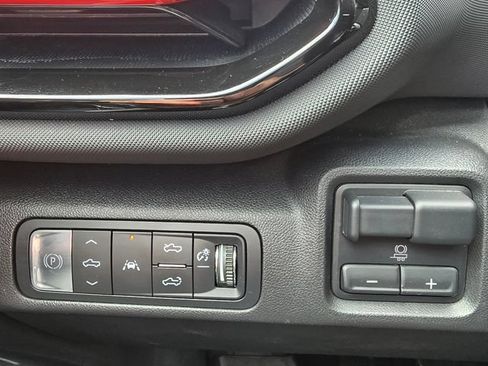 Certified 2025 Chevrolet Silverado EV RST AWD/4WD image 28