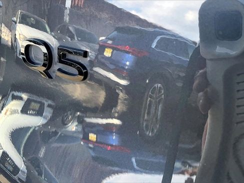 Used 2025 Audi Q5 Premium w/ Convenience Package image 24