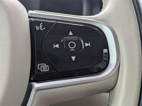 Used 2020 Volvo V60 T5 Momentum image 25