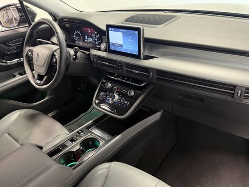Used 2021 Lincoln Corsair AWD w/ Premium Package image 18