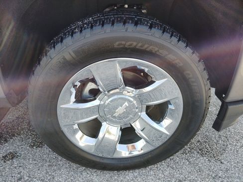 Used 2017 Chevrolet Silverado 1500 LTZ Z71 w/ LTZ Plus Package AWD/4WD image 10
