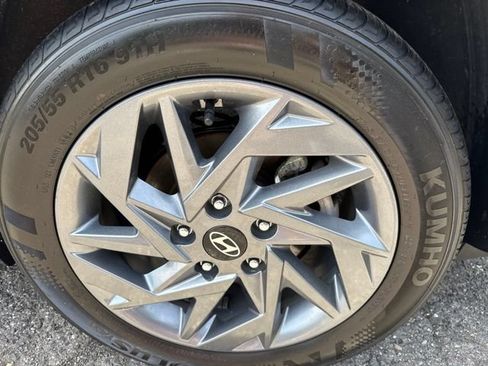Used 2024 Hyundai Elantra SEL FWD image 12