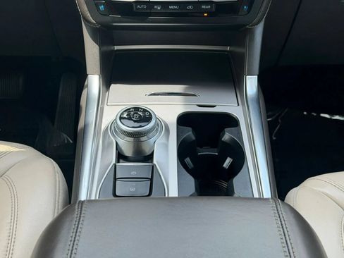 Used 2020 Ford Explorer Platinum w/ Premium Technology Package AWD/4WD image 31