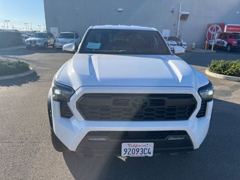 Used 2024 Toyota Tacoma TRD Off-Road image 2