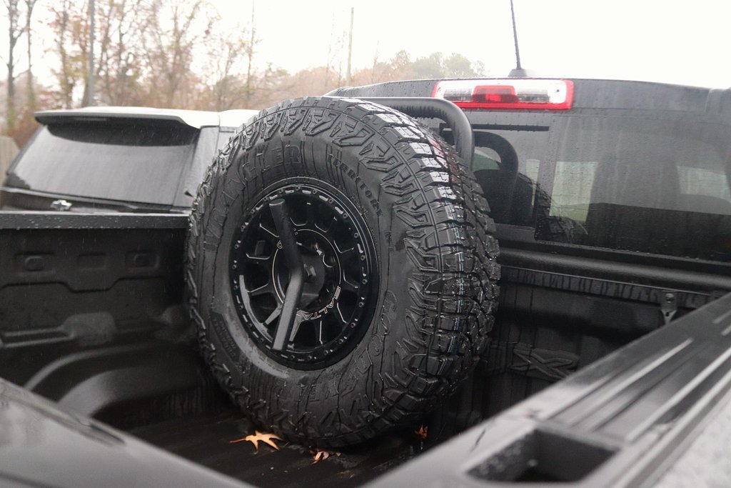 Used 2024 GMC Canyon AT4X w/ AT4X AEV Edition AWD/4WD image 4