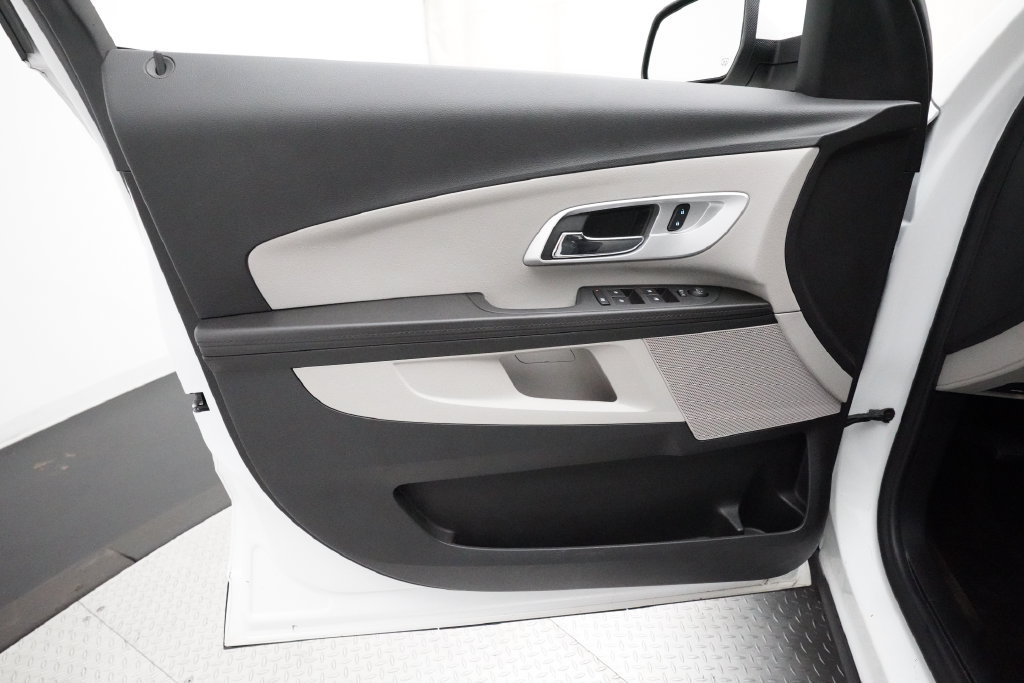 Used 2017 Chevrolet Equinox LT AWD/4WD image 26