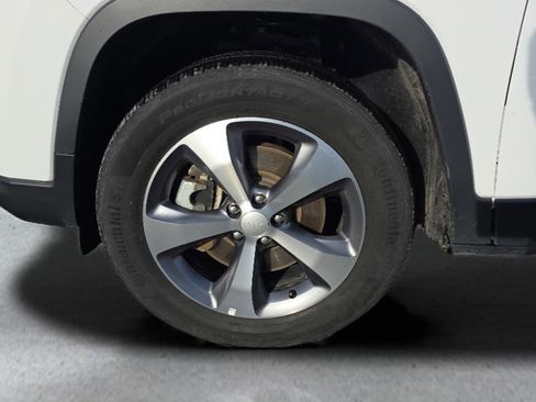 Used 2022 Jeep Cherokee Limited image 16