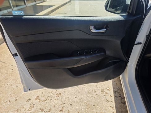 Used 2021 Hyundai Accent SE FWD image 11